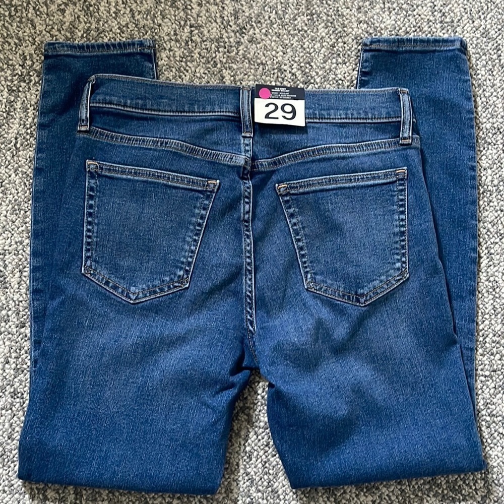 Brand new Women’s GAP Skinny Jeans-Size 29
